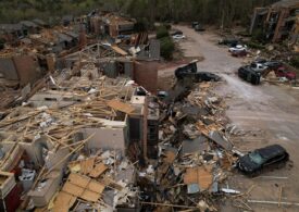 Tornadoes and hail strike the US Midwest: death toll and millions remain under severe weather threats